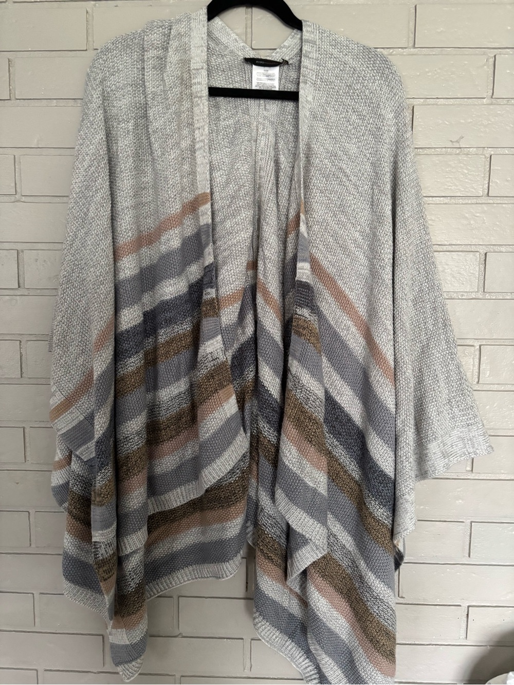 BCBGMaxAzria Light Gray Striped Open-Front Poncho Wrap